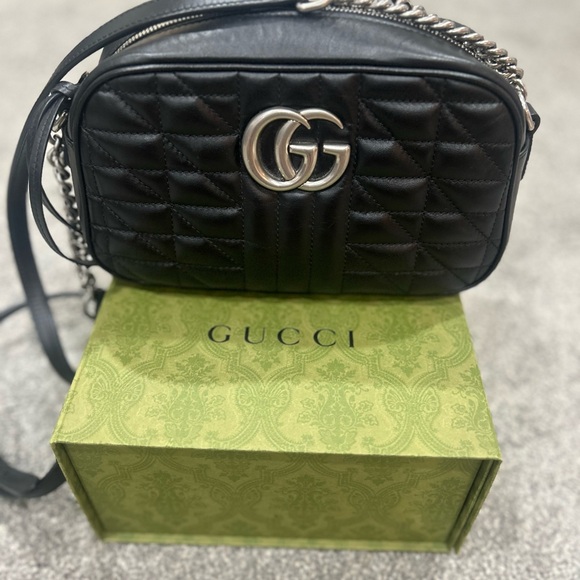 Gucci Marmont Double GG Hardware has a Antique Silver toned finish - Picture 5 of 7